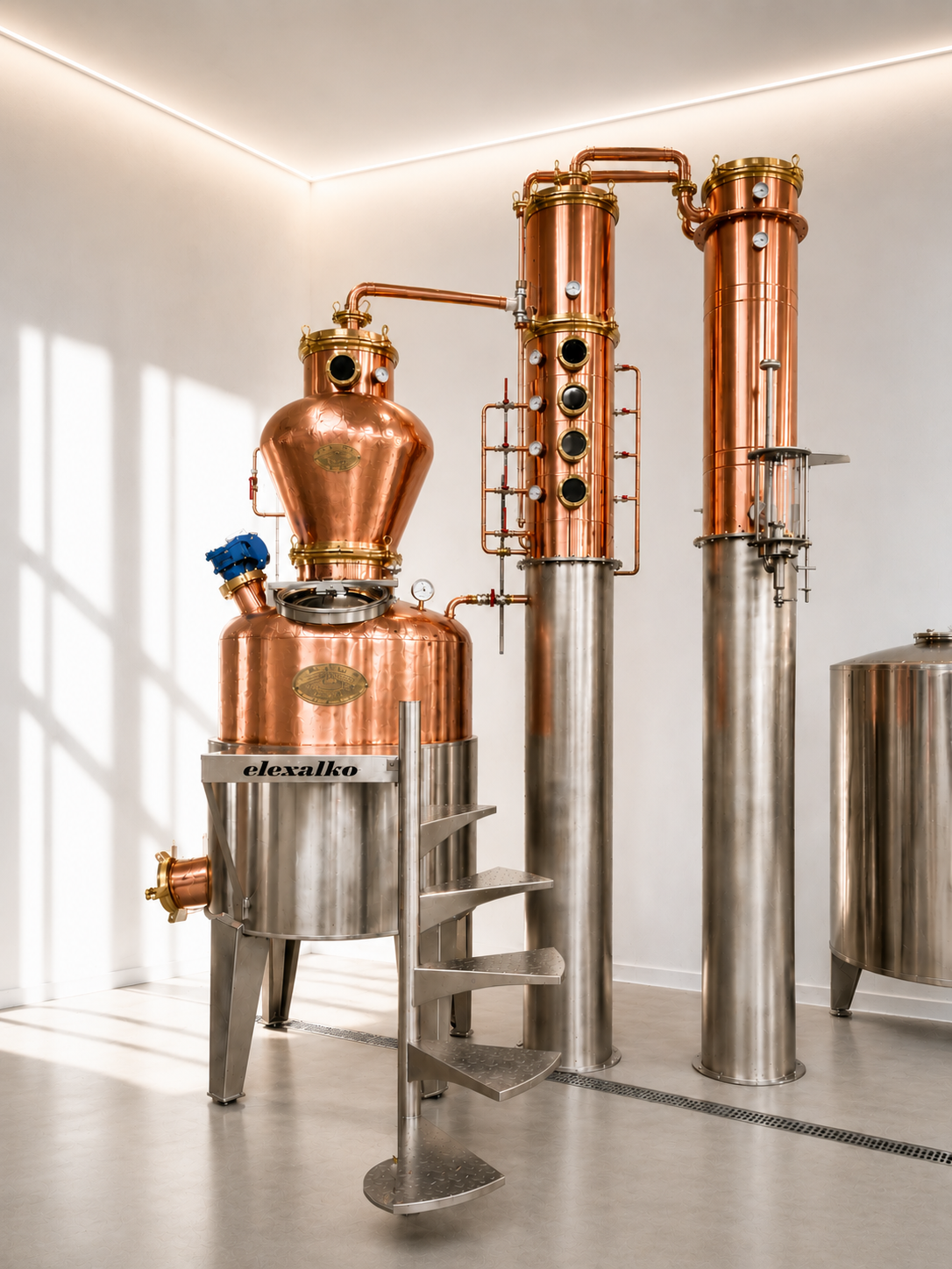 INDUSTRIAL STEAM DISTILLATOR  300-1300 LT